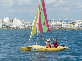 Catamaran double "Fun Boat", 9 à 12 ans - 2026